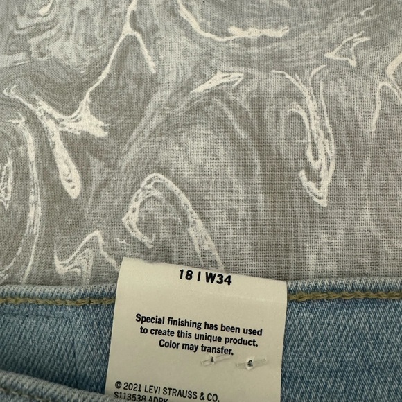 NWT Levi’s Jean Shorts - Picture 5 of 9